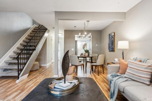 2541 Vallejo St, Santa Rosa, CA 95405-6947