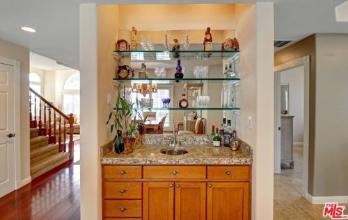 5100 Noble Ave, Van Nuys CA 91402-4509 exterior