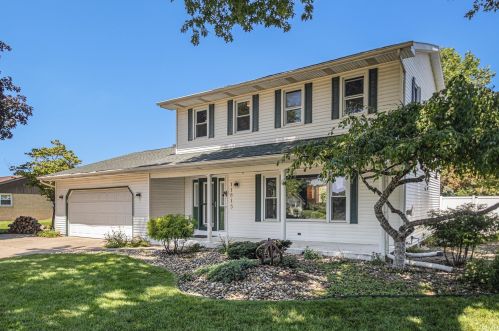 11815 Hakes Dr, Mishawaka, IN 46545-7849