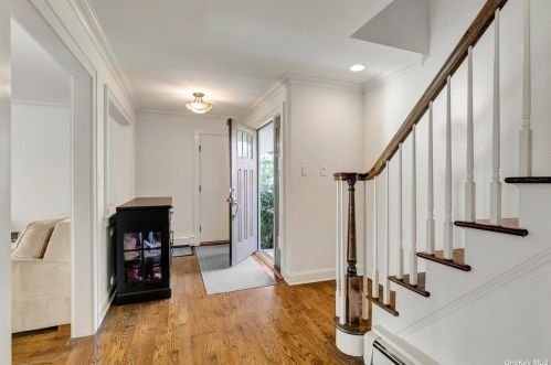 12 Sarah Dr, Huntington Station, NY 11746-6314