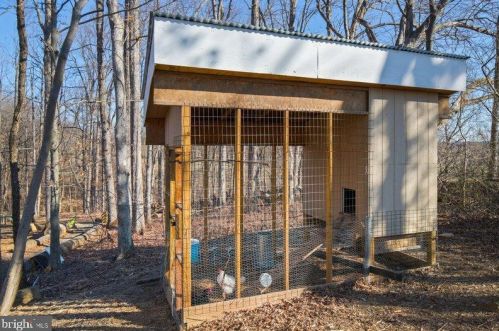 39744 Mount Gilead Rd, Leesburg VA 20175-6712 exterior