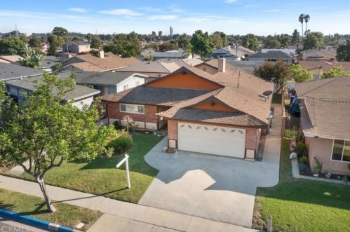 318 Sherman Dr, Long Beach CA  90746-1159 exterior