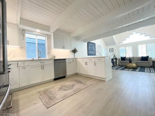 320 Rossmore Dr, Oxnard CA  93035-4465 exterior