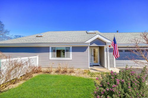 353 Seabreeze Ct, Moriches, NY 11955-1739