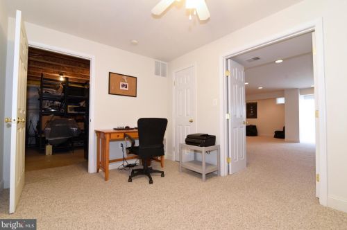 213 Alpine Dr, Leesburg VA 20175-6132 exterior