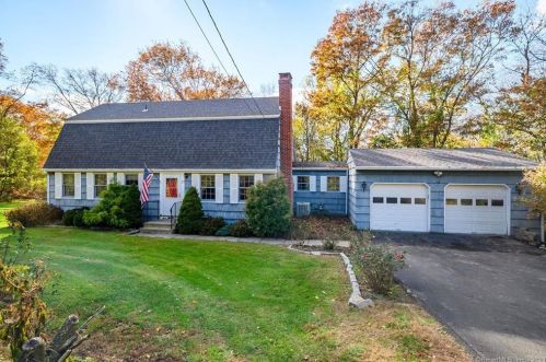 22 Settlers Ln, Sandy Hook, CT 06482-1312
