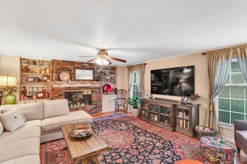 665 Trotwood Ridge Rd, Pittsburgh, PA 15241-2044