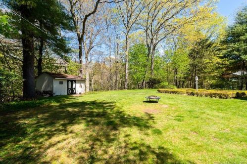 13 Dennison Rd, Essex CT  06426-1352 exterior