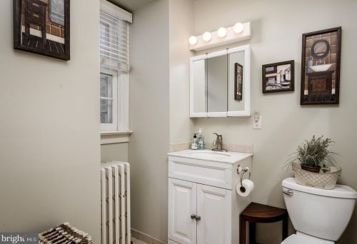 527 Tennis Ave, Prospectville PA 19002-6016 exterior