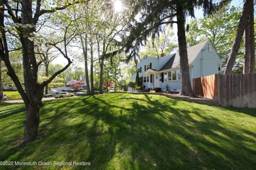 9 Maplewood Dr, Middletown NJ 07748-1543 exterior