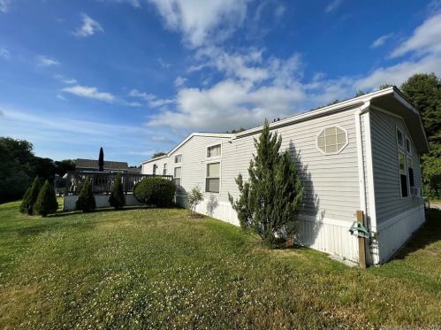 31 Woods Way, North Windham, CT 06256-1039
