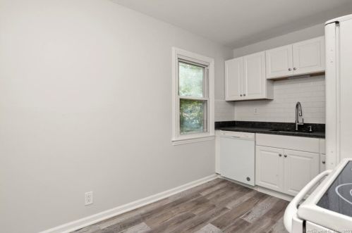 123 Woodland Dr, Milford CT  06460-5029 exterior