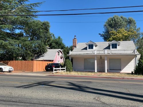 490 Gobbi St, Ukiah, CA 95482-5572