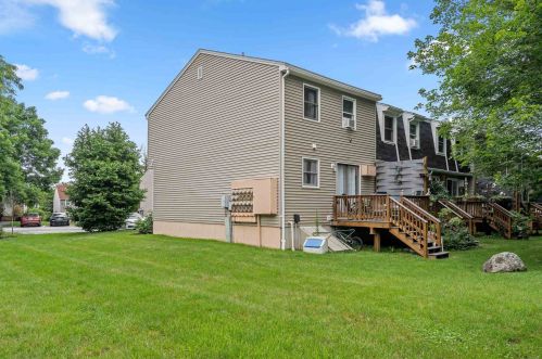 7 Foxtail Ln, Goffstown NH  03045-5272 exterior