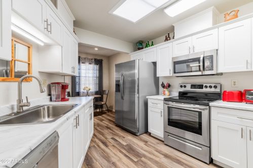 10466 Palmeras Dr, Sun City, AZ 85373-2006