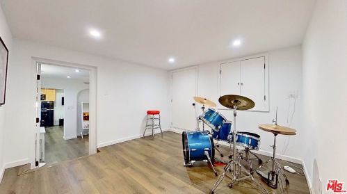 11264 Sunshine Ter, North Hollywood CA  91604-3124 exterior