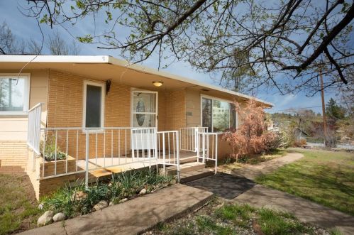 210 Catherine Ln, Grass Valley CA  95945-5802 exterior