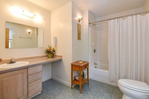 38 Noble St, South Kingstown RI  02882-3941 exterior