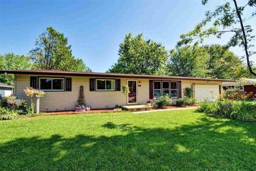 407 Park St, Angelica, WI 54162-9202