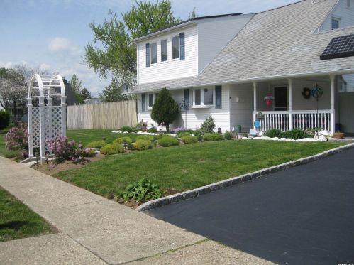 2419 5th St, Hempstead, NY 11554-2636