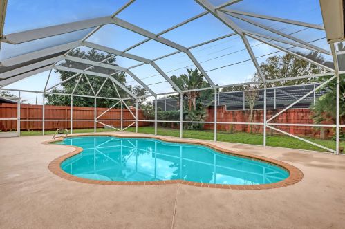 2640 Applewood Dr, Titusville, FL 32780-5902
