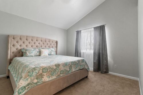 6501 Kenbridge St, Elk Grove CA  95758-6313 exterior