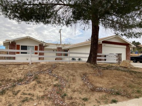 16949 Lorene Dr, Victorville, CA 92395-4622