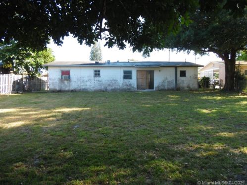 610 El Rancho Dr, Fort Pierce, FL 34982-5905