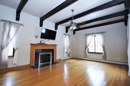 42 Indi Illi Pkwy, Hammond, IN 46324-1444