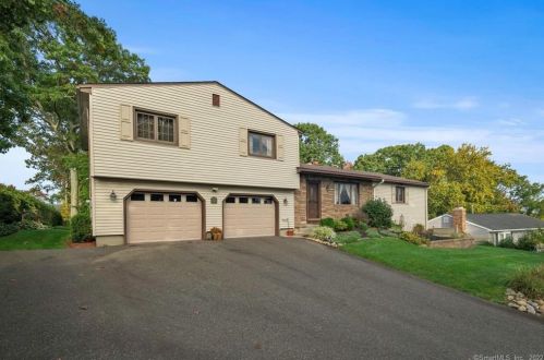226 Juniper Ridge Dr, Waterbury CT  06708-1912 exterior