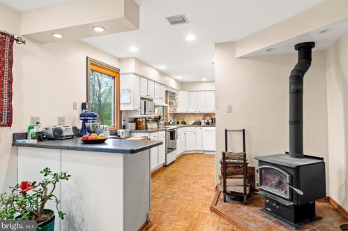 4 Stephen Dr, Glen Mills PA  19342-8803 exterior