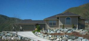 786 Queens Ct, Wenatchee, WA 98801-7303