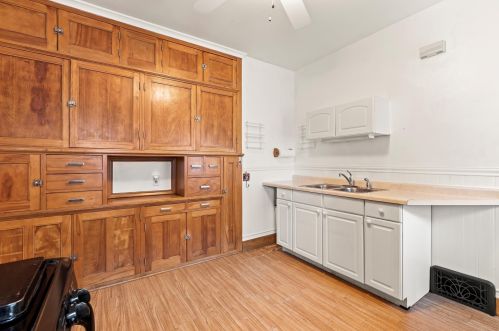 3013 Bartlett Ave, Milwaukee WI 53211-3215 exterior