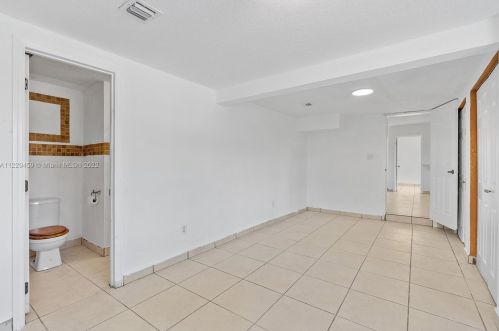 6529 21 St, Hollywood FL 33023-2807 exterior