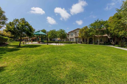 227 Calle Del Sol, Vista CA  92083-3624 exterior