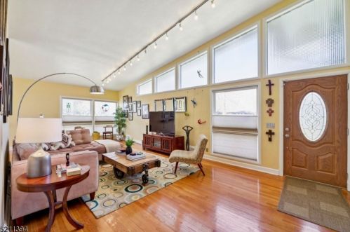 676 Longview Rd, South Orange, NJ 07079-1109