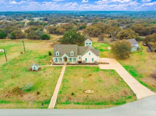 211 Pintail St, Uhland, TX 78640-8840