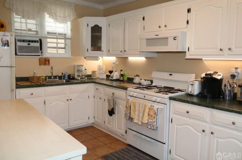 398 Lawrence St, Perth Amboy NJ  08861-2132 exterior