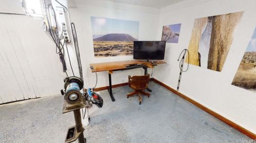 15560 Leadwell St, Van Nuys CA 91406-3110 exterior