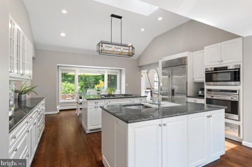 213 Constitution Dr, Princeton NJ  08540-6711 exterior