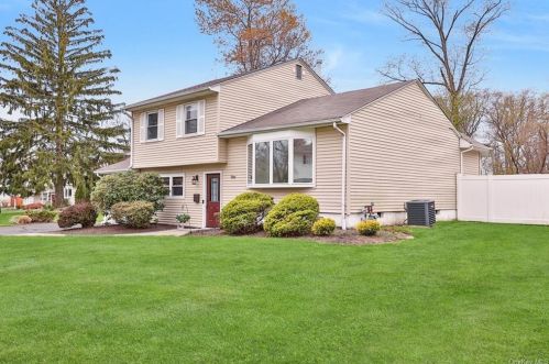 1 Edgewood Cir, Orangeburg, NY 10962-1601