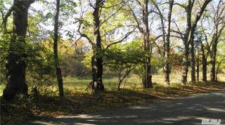 16 Mott Ln, Brookhaven, NY 11719-9612