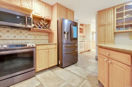 162 Miller Place Rd, Miller Place NY  11764-2803 exterior