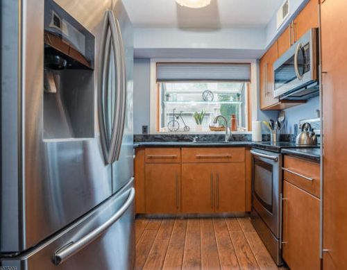 63 Birchwood Rd, Bedminster NJ  07921-1904 exterior