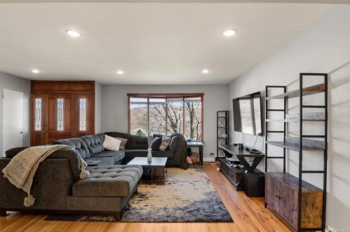 64 Parkview Rd, Elmsford, NY 10523-3809
