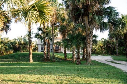 2832 40th Ave, Naples, FL 34117-7823