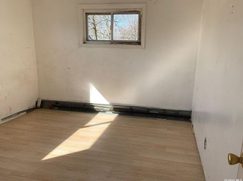 9 Maple St, Central Islip NY  11722-3105 exterior