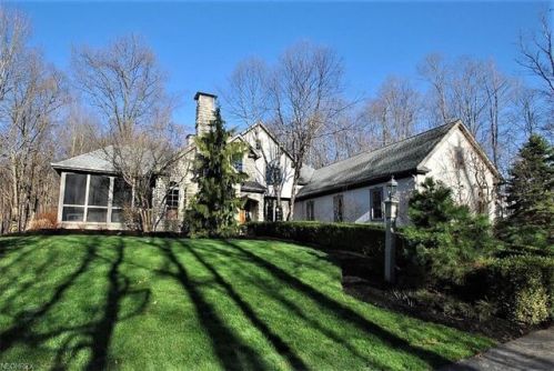 15700 Buckland Trl, Russell Township, OH 44072