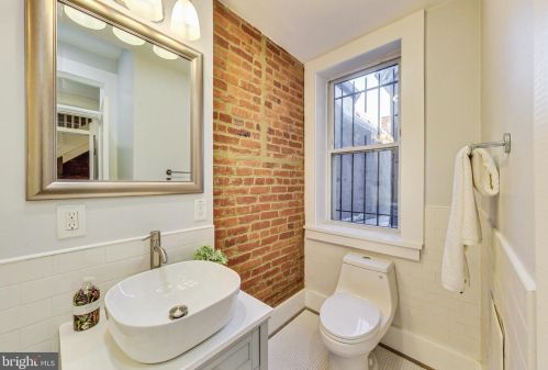 2119 1st St, Washington DC  20001-1004 exterior