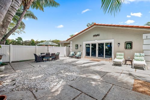 312 Claremont Ln, West Palm Beach FL  33404-6212 exterior